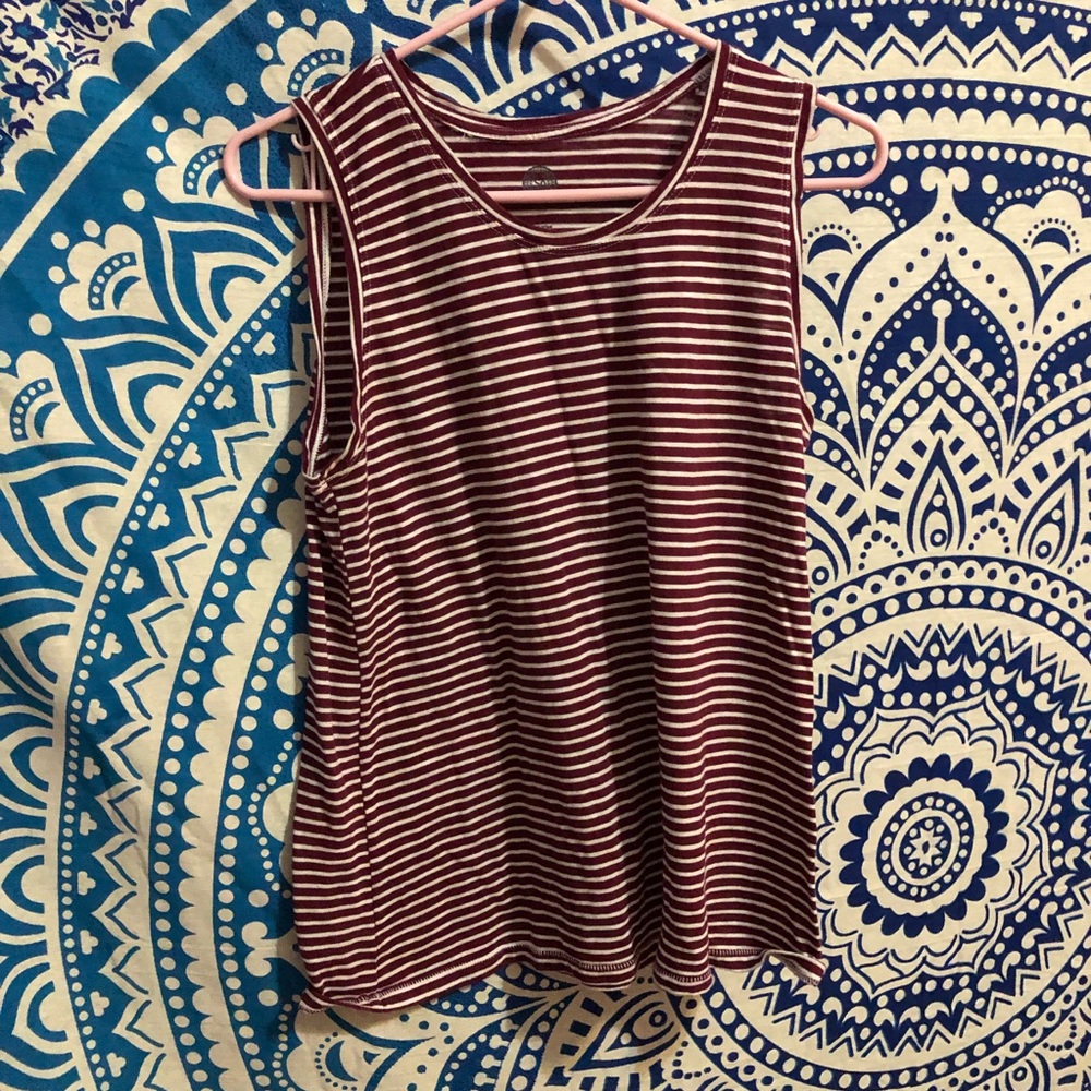 So sleeveless top tank top